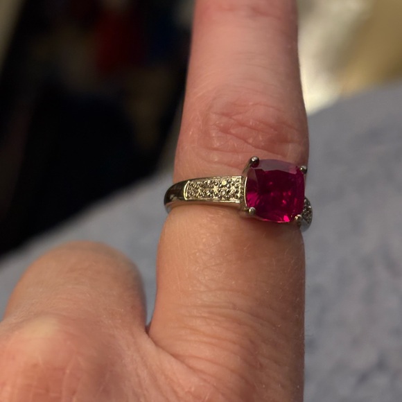 Ruby (Synthetic) with Diamond chips ( genuine) 925 stamped - Picture 12 of 12